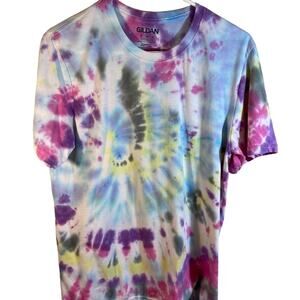 Tye die Gildan Tee Shirt Size Medium